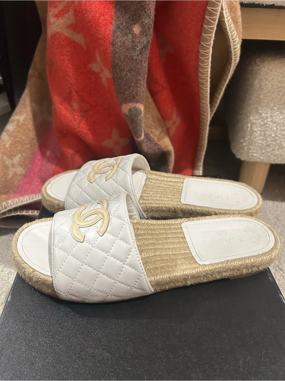 *AUTHENTIC* Chanel White Quilted Slide Size 40